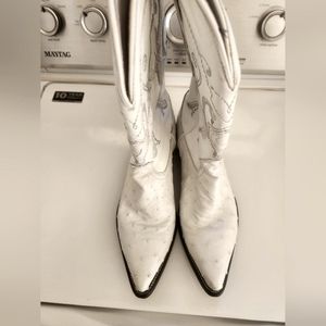 Pair of boots